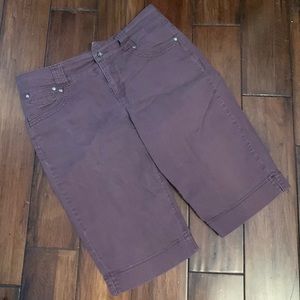 2 pairs of Bermuda shorts